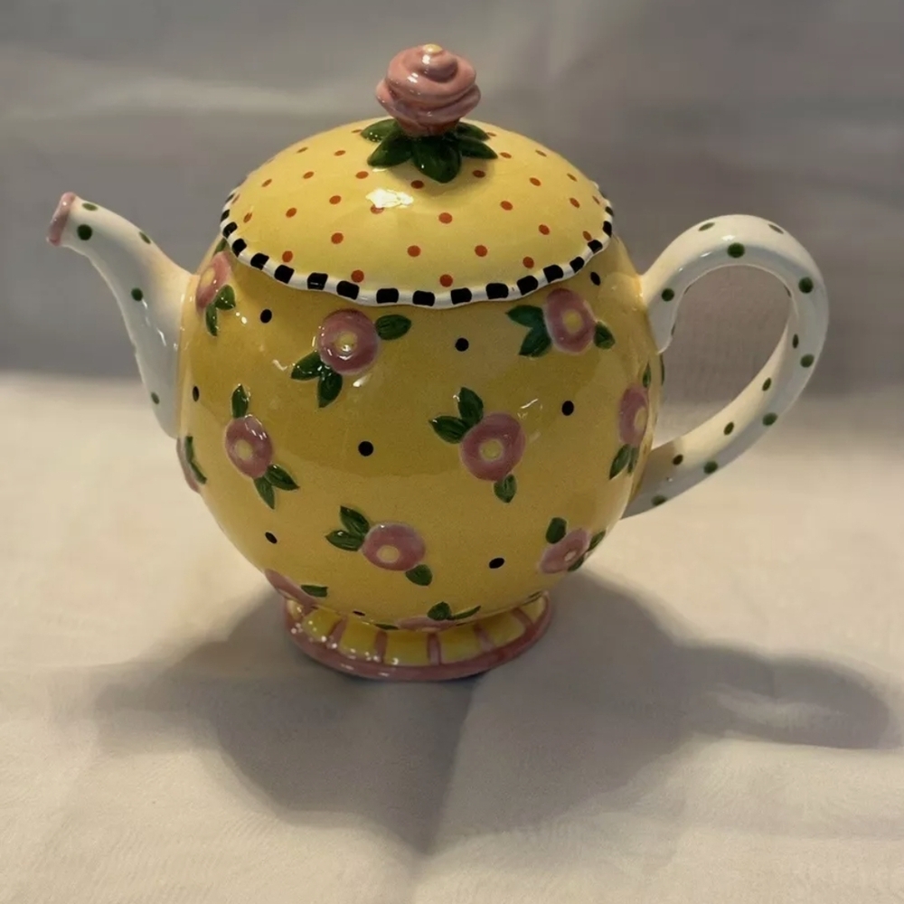 Charming Yellow Floral Teapot